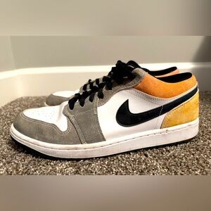 Men’s Jordan 1 low SE- Size 12